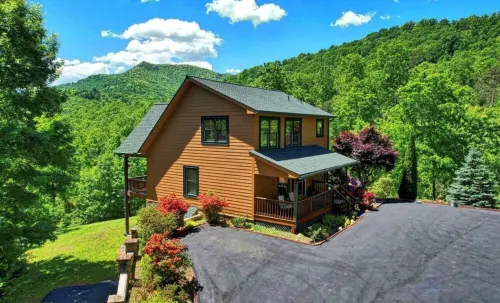 Bear Valley Retreat | Cozy and Private Cabin near Lake Chatuge | Dog Friendly