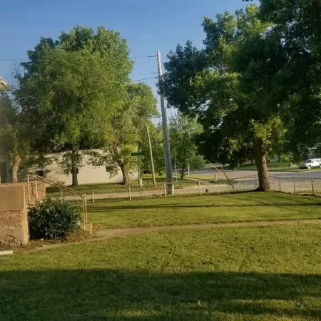 Main Street Home-Locally Owned-No Cleaning Fees-Pets Allowed