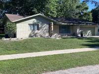 Perfect location! Family friendly 4 Bedroom home - 5 minute walk to the beach!