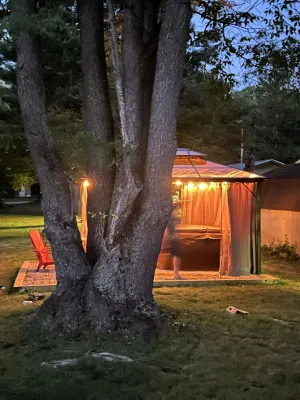 Maple Street Cottage is the perfect couple’s retreat. - 3 estrellas