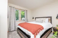 Lake access/Arcade/Hot Tub and A/C! The best Pocono community- book now!