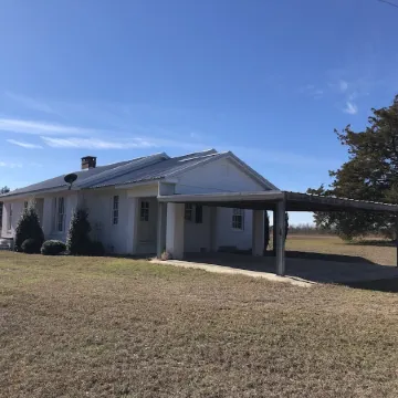 Hilltop Retreat . Private house surrounded by nature. Just 2 miles from Lake.