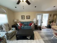 Snowbirds! Age 55+ Gated community. Pool. Jacuzzi. Pickle Ball
