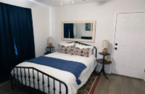 Stylish and Comfortable, Free Wine and Close to Downtown!