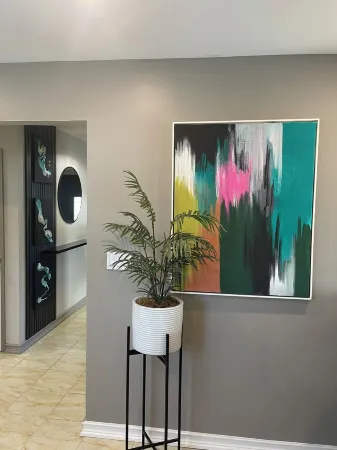 Newly Renovated, modern, cozy home -15 mins away from the airport