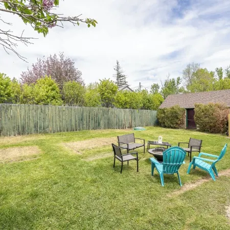 NEW Updated Farmhouse in Custer - 2 Blocks from Main Street! Отели в г. Кастер
