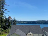 Modern, 4 bedroom / 3.5 bathroom, spacious, kid-friendly, water views