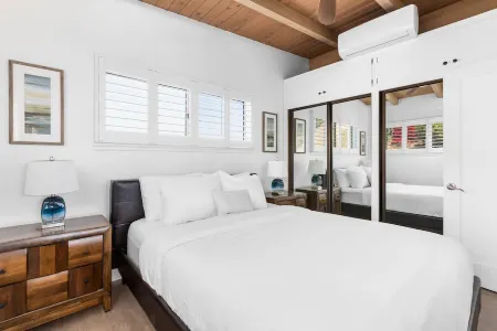 Modern Malibu Road Oceanfront Beach House with AC