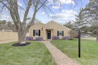 Walk to Town/Golf Club - Renovated Edgartown Home