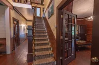 Spacious Historic Home on Private Estate - Ideal for Groups Hotels in Mars Hill