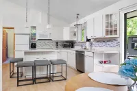 Spacious 4 bdrm home, Close to Lake, Wine, Downtown, Kid Friendly, Self Checkin