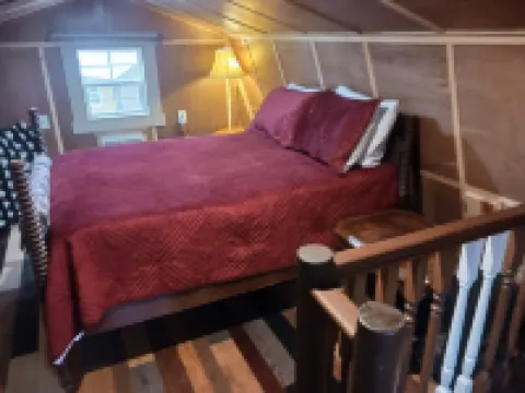 "Ridge Haus" Tiny Cabin on the Creek at Waldbaden