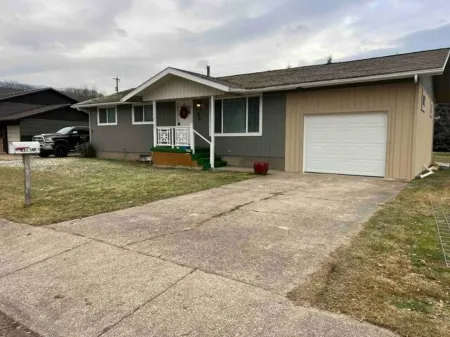 Photo Op with Sasquatch 2 min walk to Silver Mtn Отели в г. Келлогг