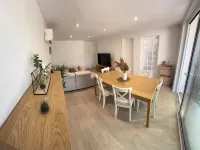 Joli Appartement Rénové de 55m2. Parking Gratuit Hotels in Cassis