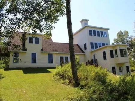 Custom Craftsman home. 20 Miles from Downtown Duluth. Отели в г. Лейксайд