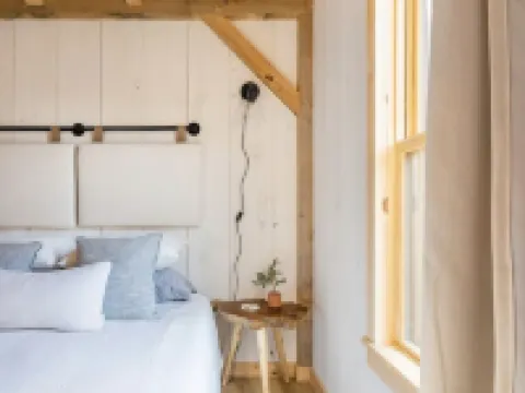 Newly built Vermont secluded cabin retreat with AC and brand new Hot Tub!!! 倫敦德里酒店