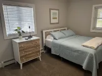 Private Hot Tub, Outdoor TV, near Downtown & Lake Michigan Beaches!