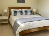 Hideaway Tom's on the Mundoo Channel Hotels in Goolwa