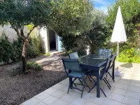 Bright single-storey house with enclosed garden in Les Portes-en-Ré Hotels in Les Portes-en-Re