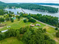 Spacious Log Cabin at Lake Guntersville
