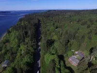 Modern studio with hot tub and patio access