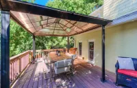 Downtown Marvel in unbeatable location!