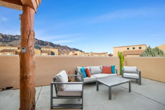 Spacious and Bright, Private Patio, Moab Views, Pool, XL Driveway, 2 Car Garage