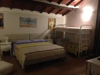 Vacation home - Chalet with garden and private pool Coreglia Antelminelli 호텔