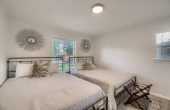 Ashley’s Boutique Inn - Austin Alternative Open!!!