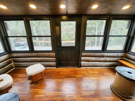 Modern Luxury Meets Rustic Charm - Cozy Log Cabin