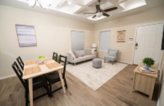 Gorgeous Pet Friendly Townhome: Clean and Spacious With Private Terrace!