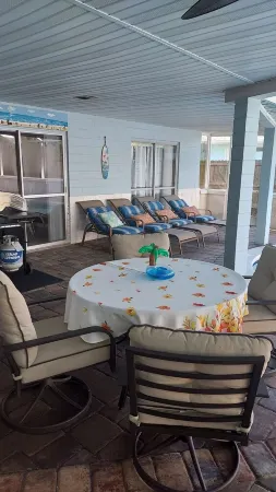 PRIVATE HOME Private pool, steps to the BEACH Отели в г. Понс-Инлет