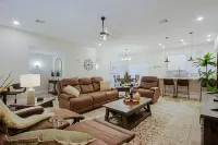 Remodeled, 3 bedrooms, 2.5 ba, 2 cg, golf course community, close to restaurants