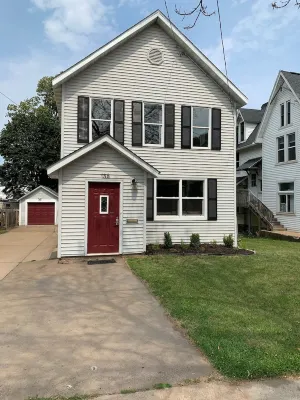 Spacious house in the heart of Marquette.
