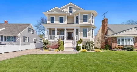 Fabulous Large Beach Home 1-block from beach & boardwalk