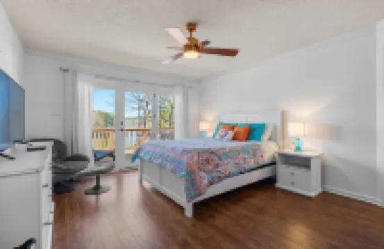 Spacious Lake View Home - Pet Friendly - Private Dock