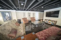 Chicago Bootlegger House Sleeps 11-22 with 3 parking spots - Bungalows