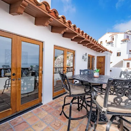 H168 10/10 Stars - Immaculate Remodeled Corner Condo w/Fireplace, New Golf Cart