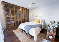 Cozy Studio condo with pool, nightlife and restaurants!