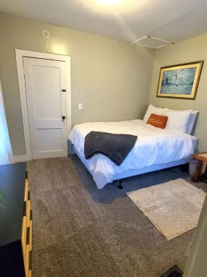 Cozy Blue Cottage With Access To All Sports Lake.