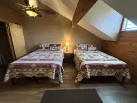 Western-Themed Cabin Condo~Close to Branson Fun, Area Lakes and Pet Friendly