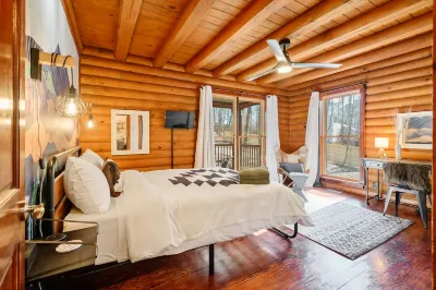Big Warm Hug of a Cabin! Luxury Linens, Best Coffee Station for Miles Hotels near Lake Wheeler Rd