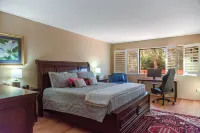 Private Beauty w/Fab Views! Secluded Yet Close to Uptown. Sleeps 9 w/2 Masters.