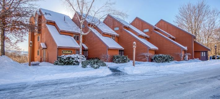 Nordic Chatlet - Pools - Hot Tubs - N Conway - 3 Ski Mtns! Отели в г. Бартлетт