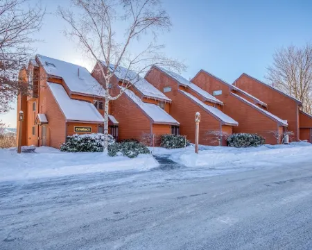 Nordic Chatlet - Pools - Hot Tubs - N Conway - 3 Ski Mtns! Hotels in Glen