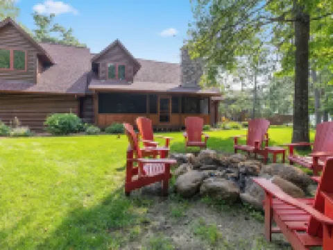 Beautiful 5-bedroom house in Enchanting Crosslake -Pontoon Incl with 7 day stay! Hotels in Crosslake