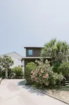 Newly remodeled condo on Wrightsville Beach steps away from the ocean! Hotel di 