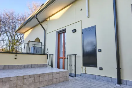 [Milan - Como] Elegant House with Large Terrace Отели рядом с достопримечательностью «Area umida di Ca del re»