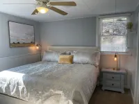 Downtown Brevard Hideaway Steps from Main St Restaurants-Dog Friendly, Fenced