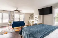 Lakefront -Heated Pool -EV Charger -Dock -Fire Pit -Kayaks -Game Room